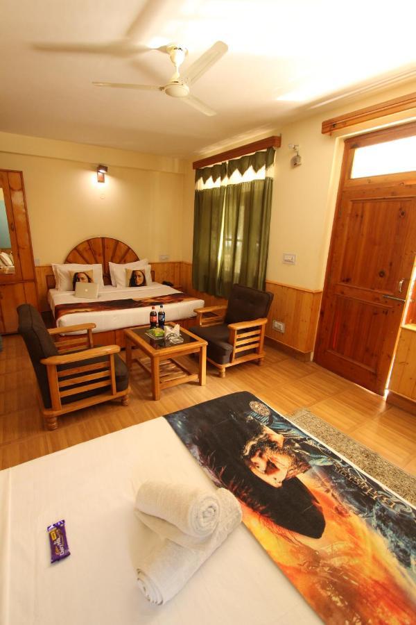 Hotel Purnima Riverside Kasol Exteriör bild