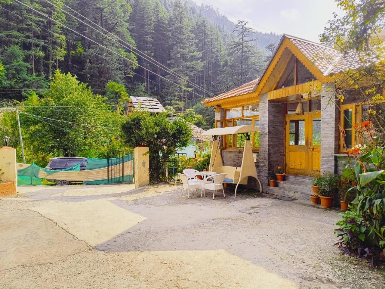 Hotel Purnima Riverside Kasol Exteriör bild