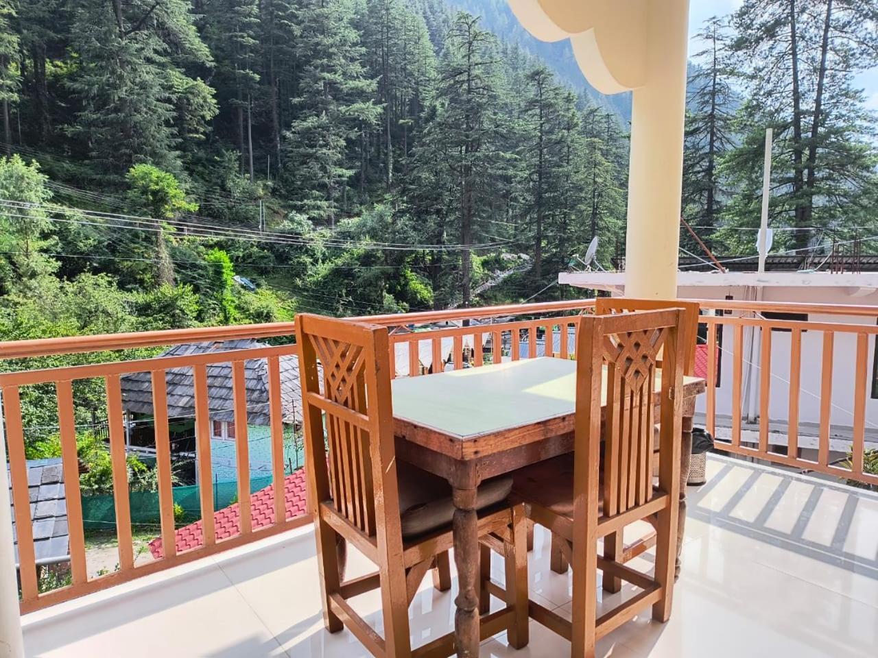 Hotel Purnima Riverside Kasol Exteriör bild