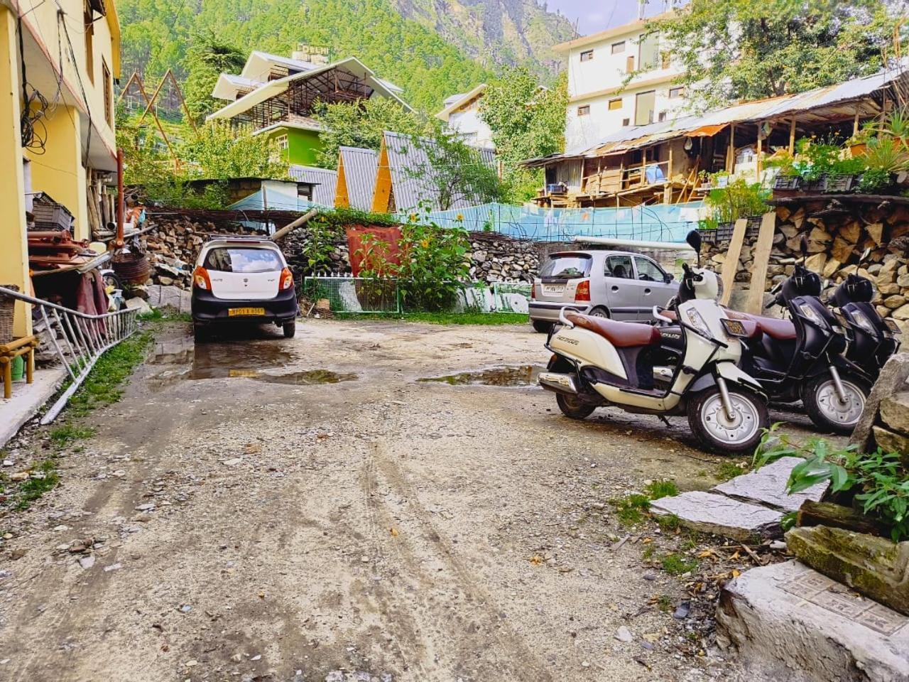 Hotel Purnima Riverside Kasol Exteriör bild