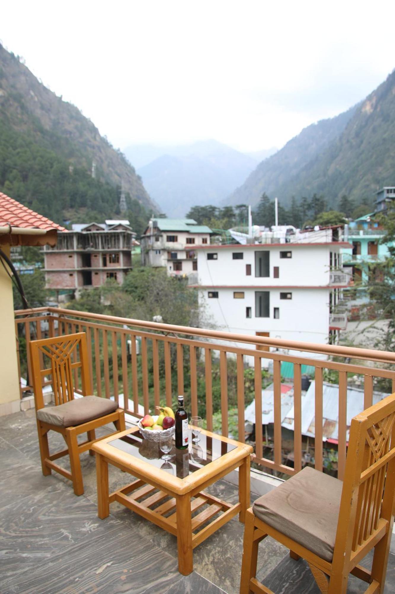 Hotel Purnima Riverside Kasol Exteriör bild