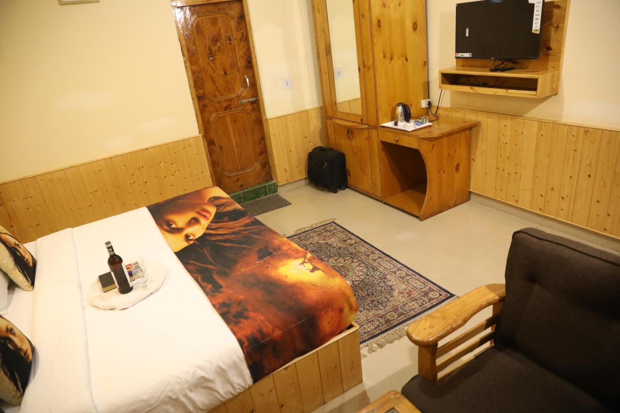 Hotel Purnima Riverside Kasol Exteriör bild